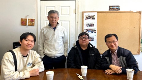 3. 시카고 다민족 교회 홍귀표 목사와 함께 (1).jpg